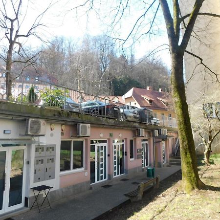 Modern Center Studio Under The Castle V Lägenhet Ljubljana Exteriör bild
