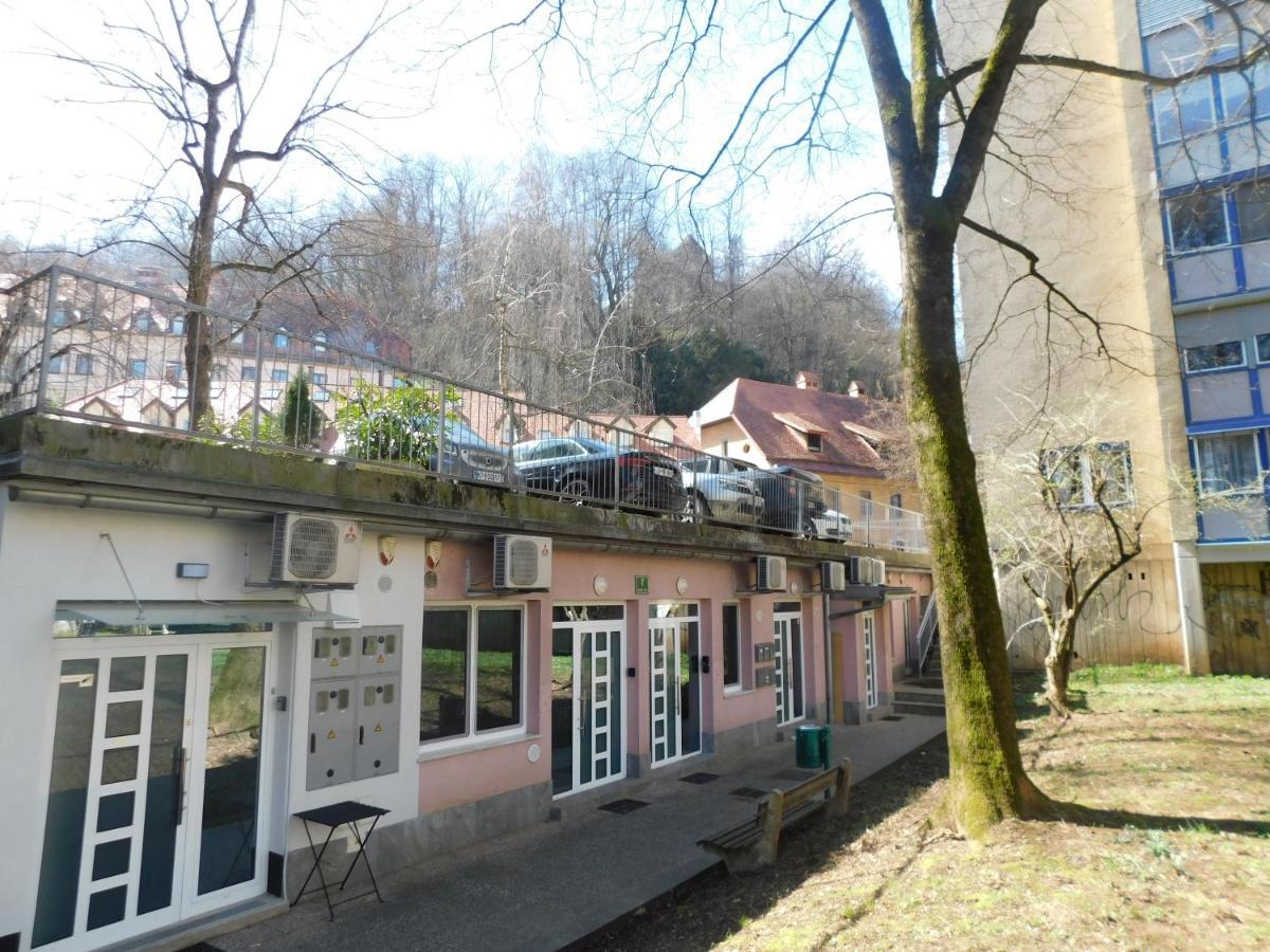 Modern Center Studio Under The Castle V Lägenhet Ljubljana Exteriör bild
